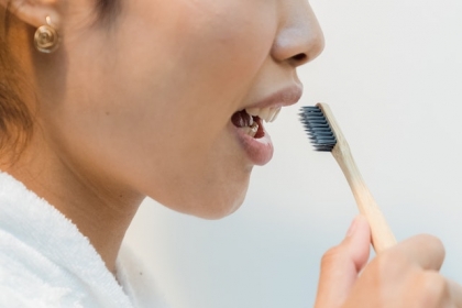 Jak zapobiegać aftom, pleśniawkom i urazom w jamie ustnej?